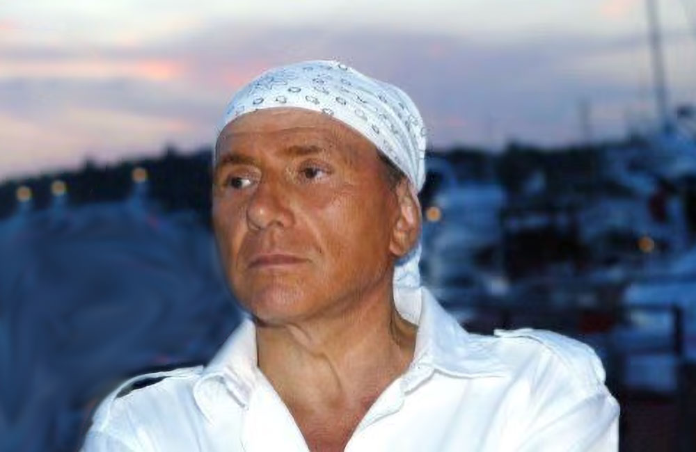 Grande Silvio Berlusconi con bandana